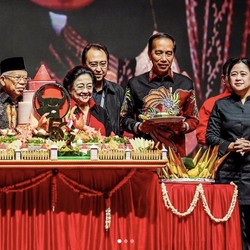 Jokowi Jawab Hasto Soal Rumor Mau Ambil Alih Ketum PDIP: Bukan Golkar?