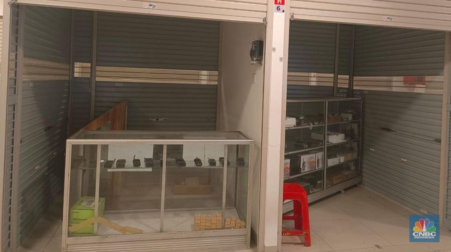 Harco Glodok, menjadi pusat belanja elektronik terlengkap sejak tahun 1970-an. Dulunya, pusat perbelanjaan elektronik ini sempat ditinggalkan oleh pengunjungnya karena bangunan gedung yang sudah tidak terawat, tampak tua, lusuh dan ketinggalan zaman. (CNBC Indonesia/Martyasari Rizky)