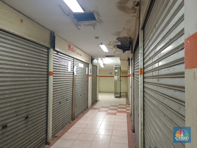 Mall Glodok City sepi pengunjung. (CNBC Indonesia/Martyasari Rizky)