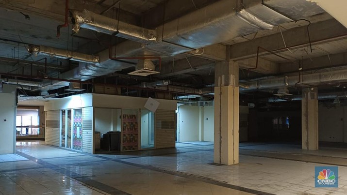 Great Western Mall atau yang dulunya bernama Grand Serpong Mal merupakan salah satu mal yang kini lebih nampak seperti kuburan ketimbang pusat perbelanjaan. Great Western Mall atau yang dulunya bernama Grand Serpong Mal merupakan salah satu mal yang kini lebih nampak seperti kuburan ketimbang pusat perbelanjaan. (CNBC Indonesia/Martyasari Rizky)