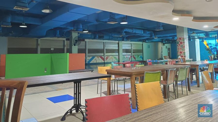 Great Western Mall atau yang dulunya bernama Grand Serpong Mal merupakan salah satu mal yang kini lebih nampak seperti kuburan ketimbang pusat perbelanjaan. (CNBC Indonesia/Martyasari Rizky)