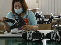Pabrik Sepatu Adidas Cs Cabut, Pindah ke Brebes & Kendal?