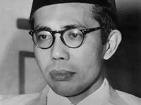 Perdana Menteri RI Tapi Pakai Jas Robek & Naik Mobil Butut