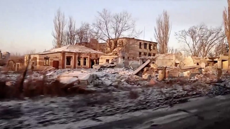 Pasukan Rusia dan Ukraina terlibat dalam pertempuran sengit pada hari Rabu (11/1/2023) di kota Soledar di Ukraina timur. (Video Reuters/Olena Harmash and Clodagh Kilcoyne)