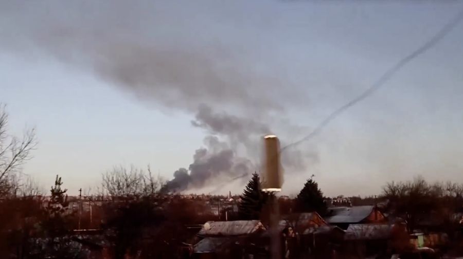Pasukan Rusia dan Ukraina terlibat dalam pertempuran sengit pada hari Rabu (11/1/2023) di kota Soledar di Ukraina timur. (Video Reuters/Olena Harmash and Clodagh Kilcoyne)