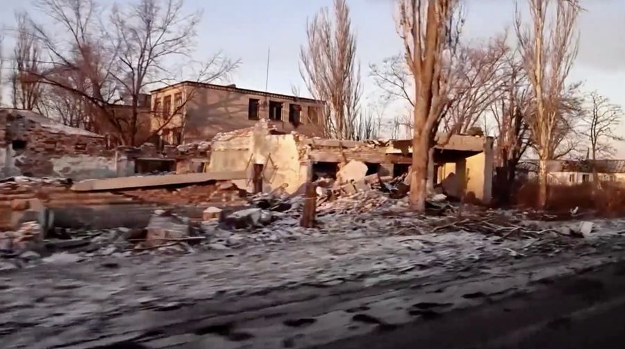 Pasukan Rusia dan Ukraina terlibat dalam pertempuran sengit pada hari Rabu (11/1/2023) di kota Soledar di Ukraina timur. (Video Reuters/Olena Harmash and Clodagh Kilcoyne)