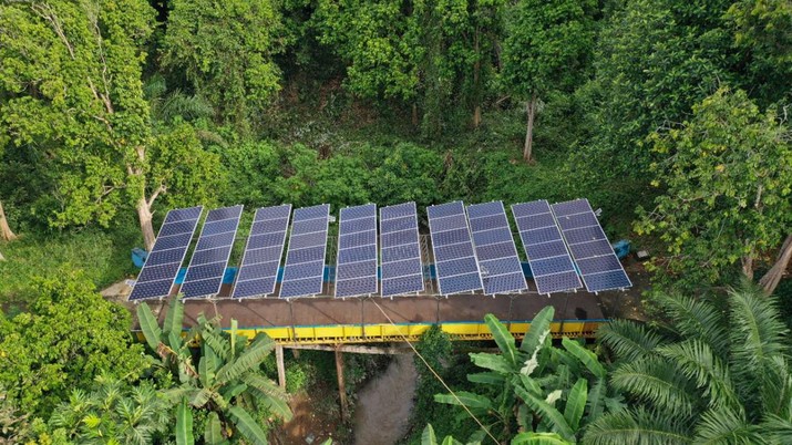 Pembangkit Listrik Tenaga Surya (PLTS) irigasi untuk menghidupkan pompa irigasi pertanian. Pembangkit Listrik Tenaga Surya (PLTS) irigasi untuk menghidupkan pompa irigasi pertanian.