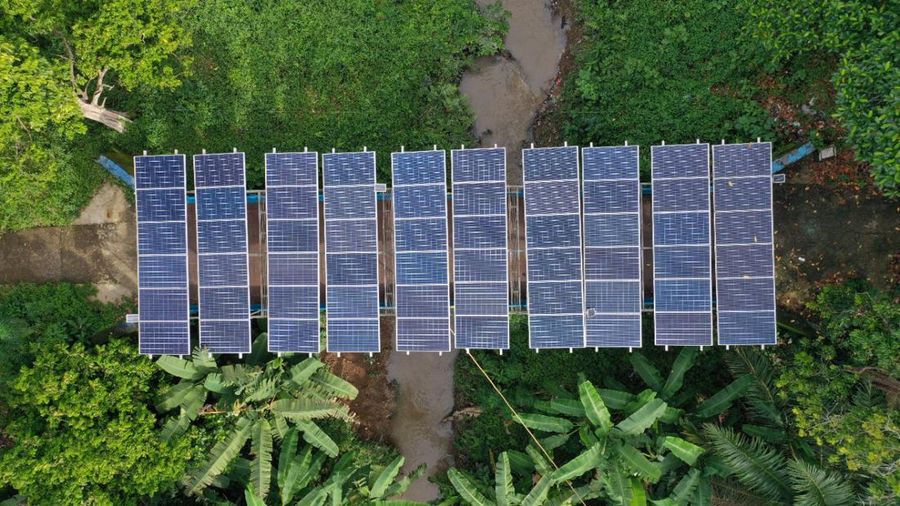 Pembangkit Listrik Tenaga Surya (PLTS) irigasi untuk menghidupkan pompa irigasi pertanian.
