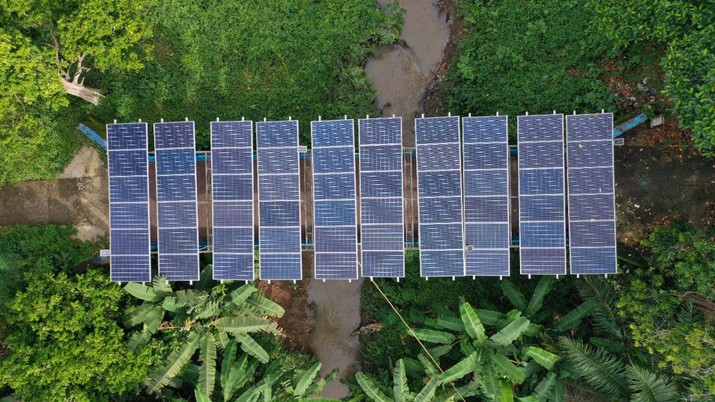 Pembangkit Listrik Tenaga Surya (PLTS) irigasi untuk menghidupkan pompa irigasi pertanian. Pembangkit Listrik Tenaga Surya (PLTS) irigasi untuk menghidupkan pompa irigasi pertanian.