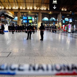 Geger Bom PD 2 Ditemukan di Rel Stasiun Kereta Paris