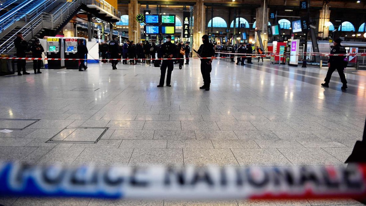    Paris Gempar: Bom PD 2 Guncang Stasiun!   