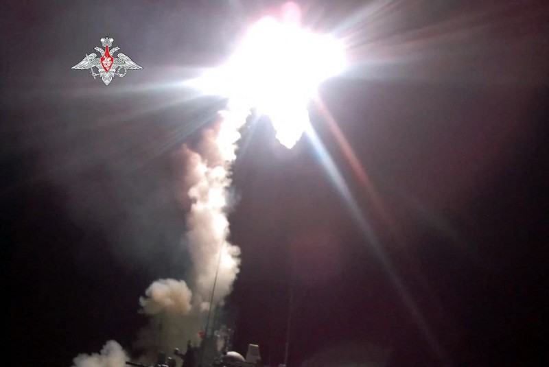 Sebuah kapal perang Rusia yang dipersenjatai rudal jelajah hipersonik telah menggelar latihan di area Laut Norwegia. (via REUTERS/RUSSIAN DEFENCE MINISTRY) Sebuah kapal perang Rusia yang dipersenjatai rudal jelajah hipersonik telah menggelar latihan di area Laut Norwegia. (via REUTERS/RUSSIAN DEFENCE MINISTRY)