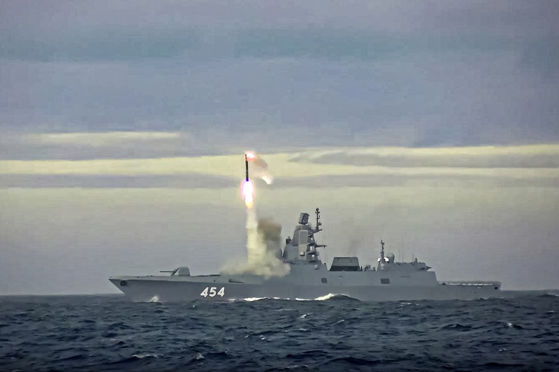 Sebuah kapal perang Rusia yang dipersenjatai rudal jelajah hipersonik telah menggelar latihan di area Laut Norwegia. (via REUTERS/RUSSIAN DEFENCE MINISTRY) Sebuah kapal perang Rusia yang dipersenjatai rudal jelajah hipersonik telah menggelar latihan di area Laut Norwegia. (via REUTERS/RUSSIAN DEFENCE MINISTRY)