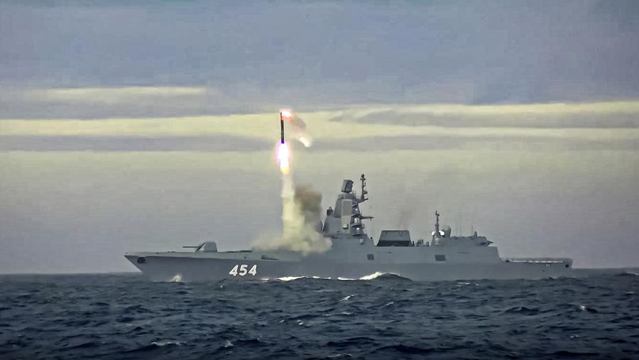 Sebuah kapal perang Rusia yang dipersenjatai rudal jelajah hipersonik telah menggelar latihan di area Laut Norwegia. (via REUTERS/RUSSIAN DEFENCE MINISTRY)