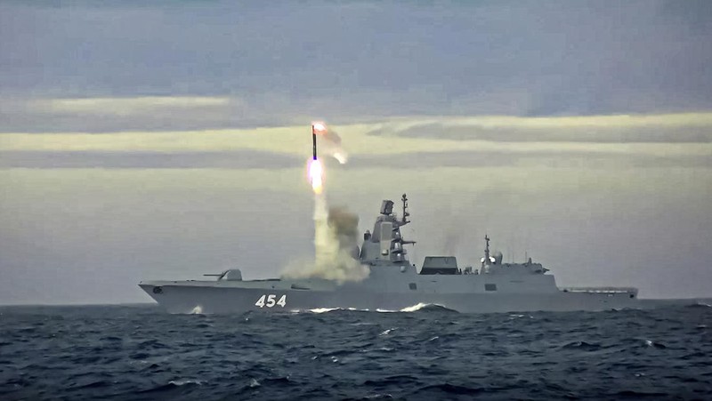 Sebuah kapal perang Rusia yang dipersenjatai rudal jelajah hipersonik telah menggelar latihan di area Laut Norwegia. (via REUTERS/RUSSIAN DEFENCE MINISTRY)
