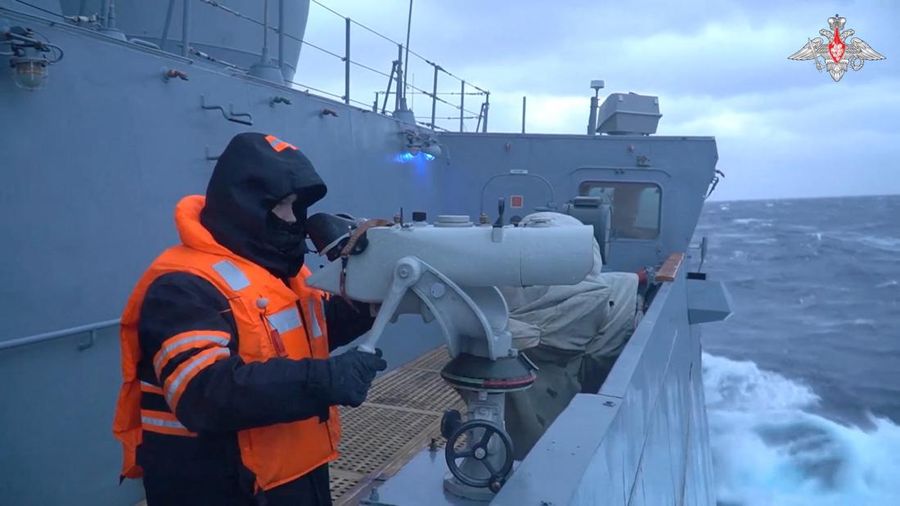 Sebuah kapal perang Rusia yang dipersenjatai rudal jelajah hipersonik telah menggelar latihan di area Laut Norwegia. (via REUTERS/RUSSIAN DEFENCE MINISTRY)