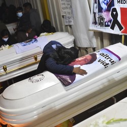 Kronologi Krisis Peru hingga Polisi Dibakar Hidup-Hidup