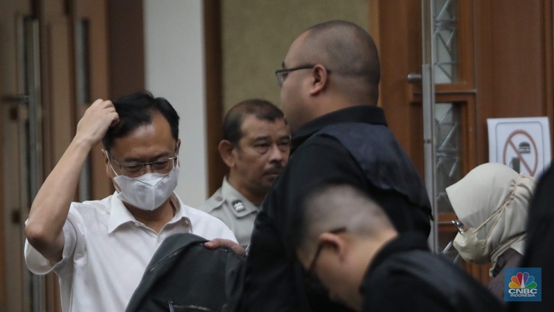 Direktur PT Hanson International Tbk Benny Tjokrosaputro saat menjalani sidang putusan kasus korupsi ASABRI di PN Pusat, Jakarta, Kamis, (12/1/2023). Direktur PT Hanson International Tbk Benny Tjokrosaputro saat menjalani sidang putusan kasus korupsi ASABRI di PN Pusat, Jakarta, Kamis, (12/1/2023). (CNBC Indonesia/ Muhammad Sabki)