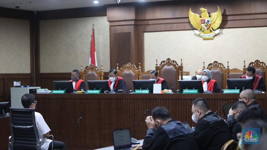 Direktur PT Hanson International Tbk Benny Tjokrosaputro saat menjalani sidang putusan kasus korupsi ASABRI di PN Pusat, Jakarta, Kamis, (12/1/2023). (CNBC Indonesia/ Muhammad Sabki)