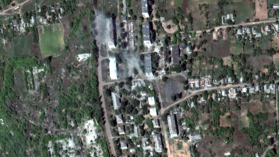 Gambar dari Satelit, kondisi sebelum serangan rudal Rusia di sekitar kota Bakhmut, Ukraina. (Twitter @Maxar)