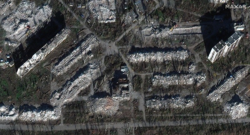 Gambar dari Satelit, kondisi sesudah serangan rudal Rusia di sekitar kota Bakhmut, Ukraina. (Twitter @Maxar)