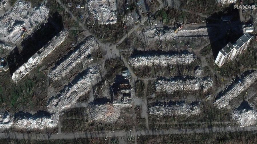 Gambar dari Satelit, kondisi sesudah serangan rudal Rusia di sekitar kota Bakhmut, Ukraina. (Twitter @Maxar)