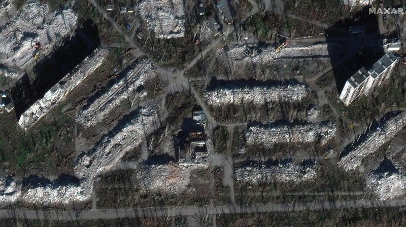 Gambar dari Satelit, kondisi sesudah serangan rudal Rusia di sekitar kota Bakhmut, Ukraina. (Twitter @Maxar)