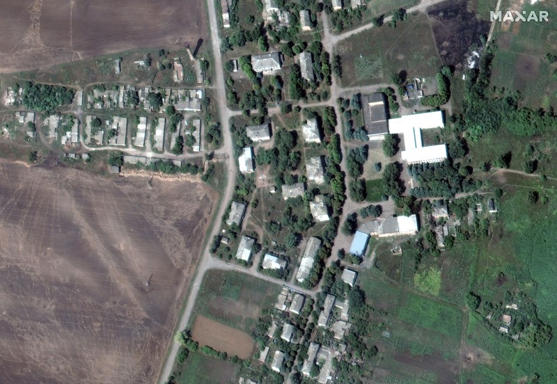 Gambar dari Satelit, kondisi sesudah serangan rudal Rusia di sekitar kota Bakhmut, Ukraina. (Twitter @Maxar)