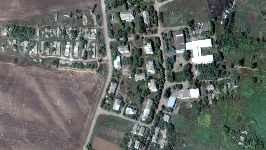 Gambar dari Satelit, kondisi sesudah serangan rudal Rusia di sekitar kota Bakhmut, Ukraina. (Twitter @Maxar)