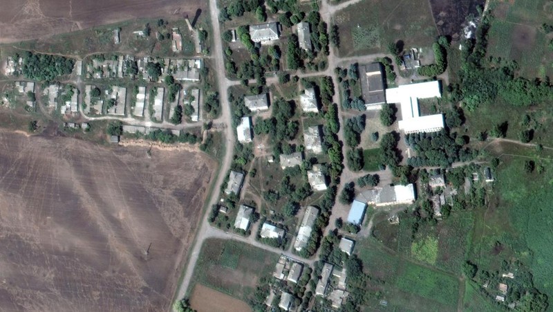 Gambar dari Satelit, kondisi sesudah serangan rudal Rusia di sekitar kota Bakhmut, Ukraina. (Twitter @Maxar)