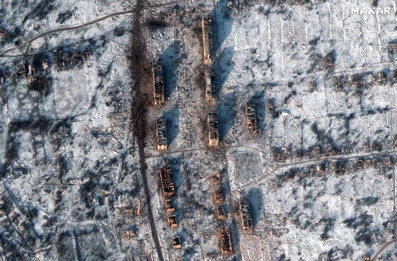 Gambar dari Satelit, kondisi sesudah serangan rudal Rusia di sekitar kota Bakhmut, Ukraina. (Twitter @Maxar)