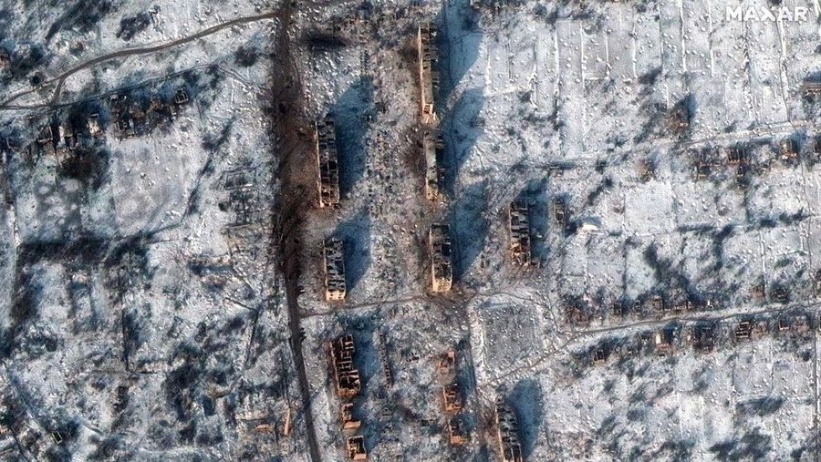 Gambar dari Satelit, kondisi sesudah serangan rudal Rusia di sekitar kota Bakhmut, Ukraina. (Twitter @Maxar)