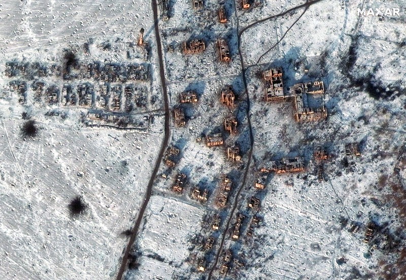 Gambar dari Satelit, kondisi sesudah serangan rudal Rusia di sekitar kota Bakhmut, Ukraina. (Twitter @Maxar)