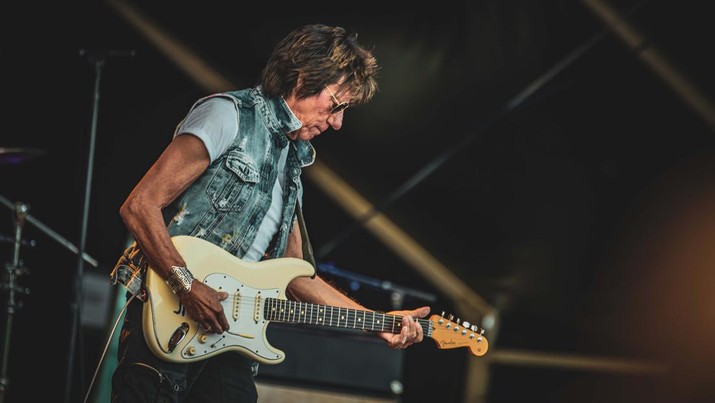 Jeff Beck tampil selama Helsinki Blues Festival di Kaisaniemen Puisto pada 19 Juni 2022 di Helsinki, Finlandia. (Dok. File - Venla Shalin/Redferns)