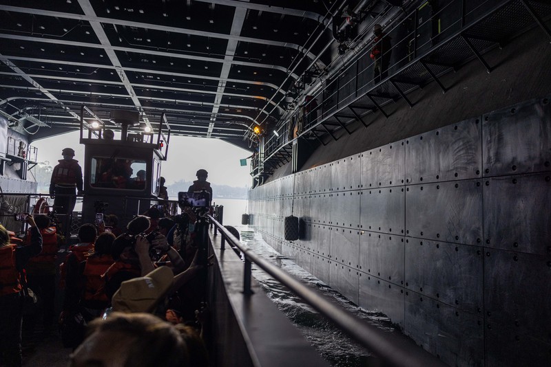 Angkatan bersenjata Taiwan mengadakan latihan rutin selama dua hari untuk menunjukkan kesiapan tempur menjelang liburan Tahun Baru Imlek di pangkalan militer pada 12 Januari 2023 di Kaohsiung, Taiwan. Pulau Taiwan yang memiliki pemerintahan sendiri terus mengadakan latihan pertahanan, karena ketegangan tetap tinggi di selat Taiwan. (Photo by Annabelle Chih/Getty Images)