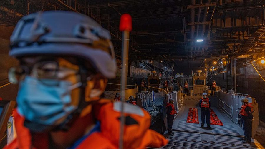 Angkatan bersenjata Taiwan mengadakan latihan rutin selama dua hari untuk menunjukkan kesiapan tempur menjelang liburan Tahun Baru Imlek di pangkalan militer pada 12 Januari 2023 di Kaohsiung, Taiwan. Pulau Taiwan yang memiliki pemerintahan sendiri terus mengadakan latihan pertahanan, karena ketegangan tetap tinggi di selat Taiwan. (Photo by Annabelle Chih/Getty Images)