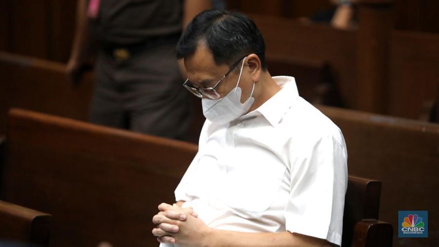 Terdakwa Benny Tjokrosaputro saat menjalani sidang Vonis di Pengadilan Tipikor, Jakarta, Kamis (12/1/2023). (CNBC Indonesia/Muhammad Sabki)
