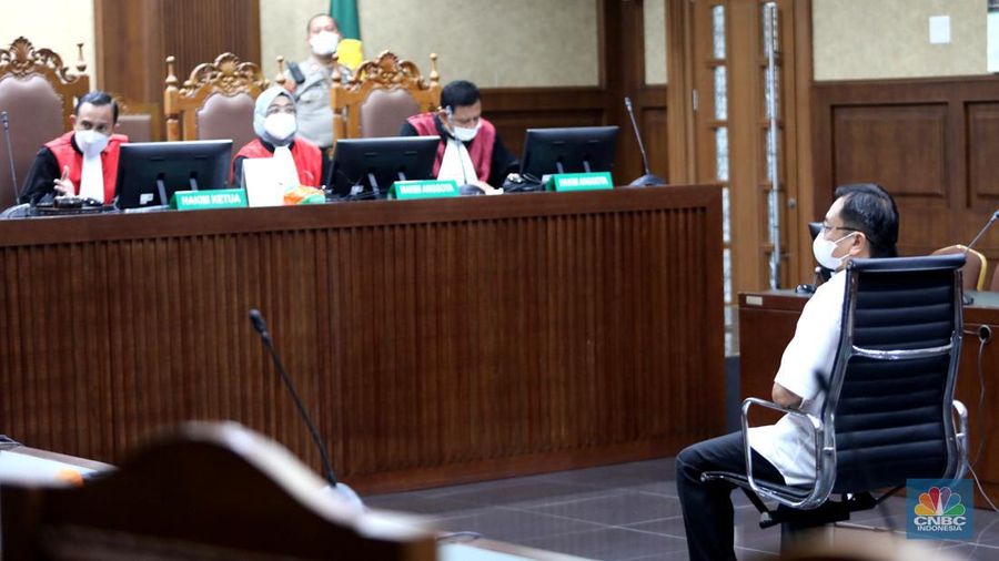 Terdakwa Benny Tjokrosaputro saat menjalani sidang Vonis di Pengadilan Tipikor, Jakarta, Kamis (12/1/2023). (CNBC Indonesia/Muhammad Sabki)