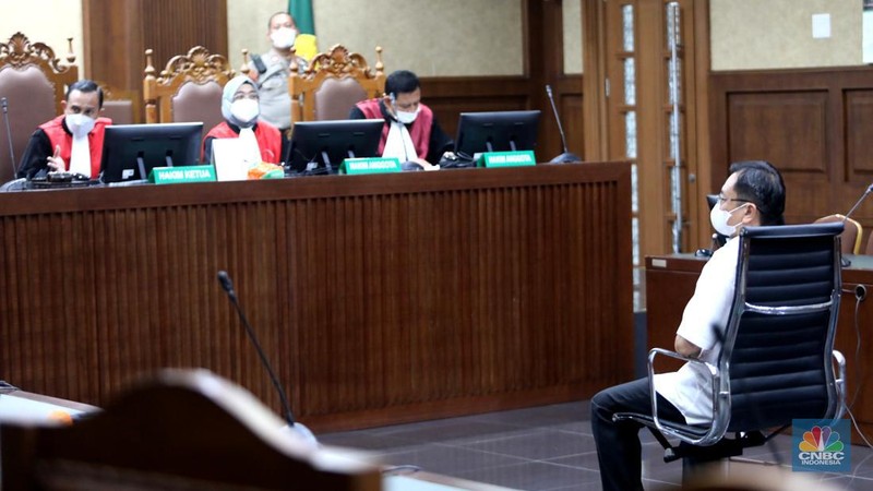 Terdakwa Benny Tjokrosaputro saat menjalani sidang Vonis di Pengadilan Tipikor, Jakarta, Kamis (12/1/2023). (CNBC Indonesia/Muhammad Sabki)