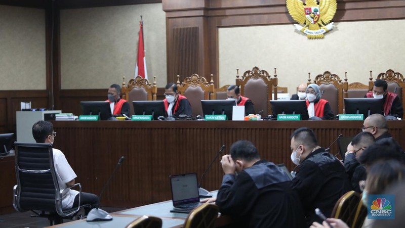 Terdakwa Benny Tjokrosaputro saat menjalani sidang Vonis di Pengadilan Tipikor, Jakarta, Kamis (12/1/2023). (CNBC Indonesia/Muhammad Sabki)