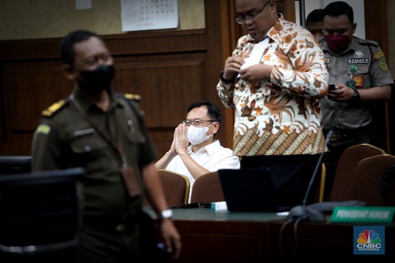 Terdakwa Benny Tjokrosaputro saat menjalani sidang Vonis di Pengadilan Tipikor, Jakarta, Kamis (12/1/2023). (CNBC Indonesia/Muhammad Sabki) Terdakwa Benny Tjokrosaputro saat menjalani sidang Vonis di Pengadilan Tipikor, Jakarta, Kamis (12/1/2023). (CNBC Indonesia/Muhammad Sabki)