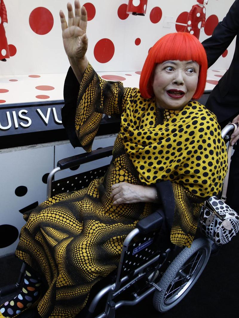 Mengenang Yayoi Kusama, Seniman di Balik Kolaborasi Bersejarah Louis Vuitton