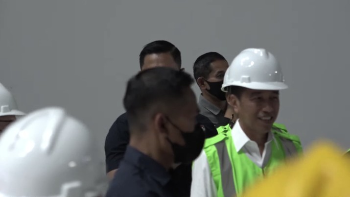 Presiden Joko Widodo menghadiri acara Topping Off Indoor Multifunction Stadium Gelora Bung Karno, Jakarta pada (13/1/2022). (Tangkapan Layar Youtube KemenPUPR)