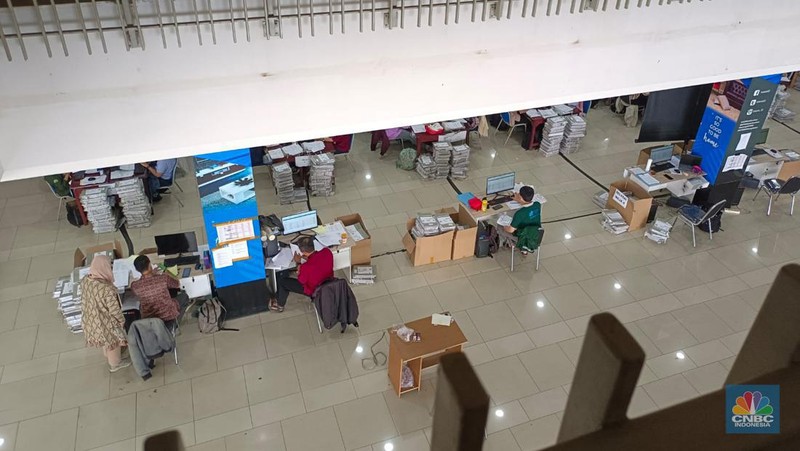 Sepi dan lenggangnya pusat perbelanjaan terkadang membuat pemiliknya memutuskan untuk menjual asetnya tersebut, seperti halnya Mal Cibinong Square yang berlokasi di wilayah Cibinong, Kabupaten Bogor, Jawa Barat. (CNBC Indonesia/Martyasari Rizky)