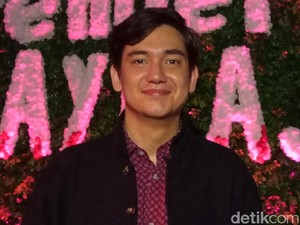 Video: Cerita Adipati Dolken Kesulitan Nyanyi Lagu Anak di The Shadow Strays