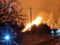 Langit Memerah, Potret Pipa Gas Meledak di Perbatasan Latvia