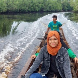 Kenalin Resti, Mantri Tangguh yang Melayani Sungai Guntung