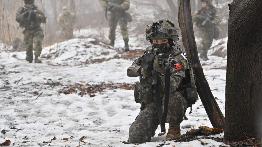 Tentara Korsel-AS gelar latihan militer gabungan dekat perbatasan Korea Utara. (Getty Images/Chung Sung-Jun)