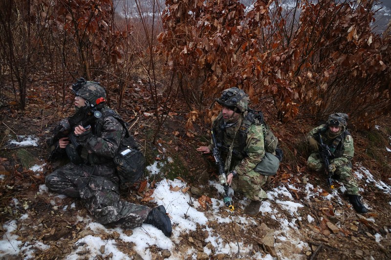 Tentara Korsel-AS gelar latihan militer gabungan dekat perbatasan Korea Utara. (Getty Images/Chung Sung-Jun) Tentara Korsel-AS gelar latihan militer gabungan dekat perbatasan Korea Utara. (Getty Images/Chung Sung-Jun)