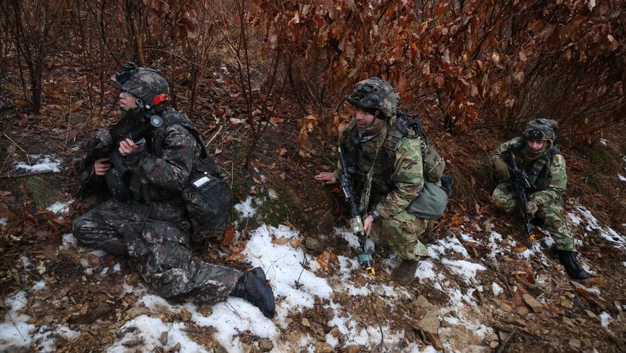 Tentara Korsel-AS gelar latihan militer gabungan dekat perbatasan Korea Utara. (Getty Images/Chung Sung-Jun)